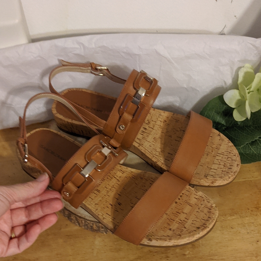 Isaac Mizrahi Live! Tatum Brown Leather Sandals with Gold Accents Size 9.5